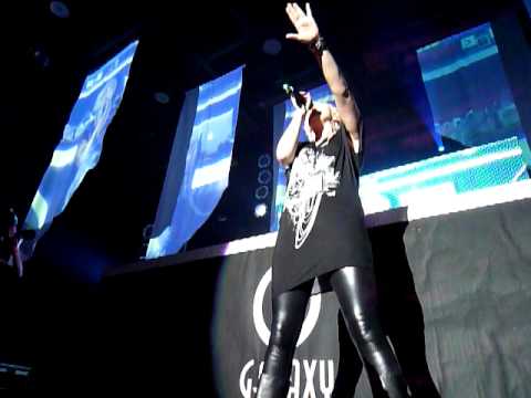 2009-12-12 Galaxy III with Julie Thompson @ 高雄工商展覽中心