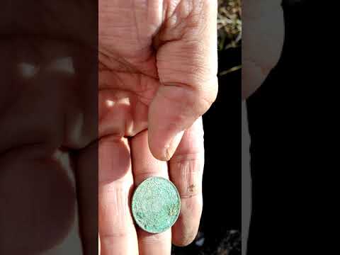 Bottle digging 1911 Canadian penny  was just wanting for me