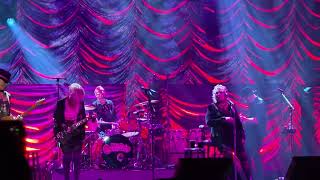 Download lagu Alone / What About Love by Heart at the Gulf Coast Coliseum in Biloxi Mississippi 2/20/26 mp3