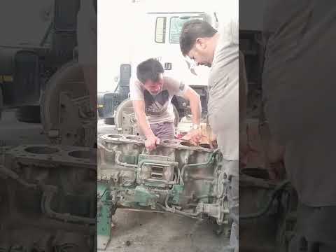 Volvo TAD941GE 👍                    Installing Liners.😅