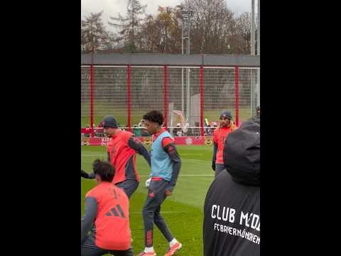 Youngsters Cassiano Kiala, Maycon Douglas Cardozo and Wisdom Mike at Bayern's open training session