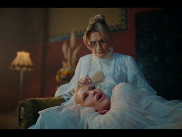 Video zu 'Mama' ansehen