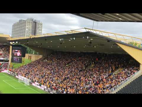 Wolves fans sing Raúl Jiménez song, Sí Señor.