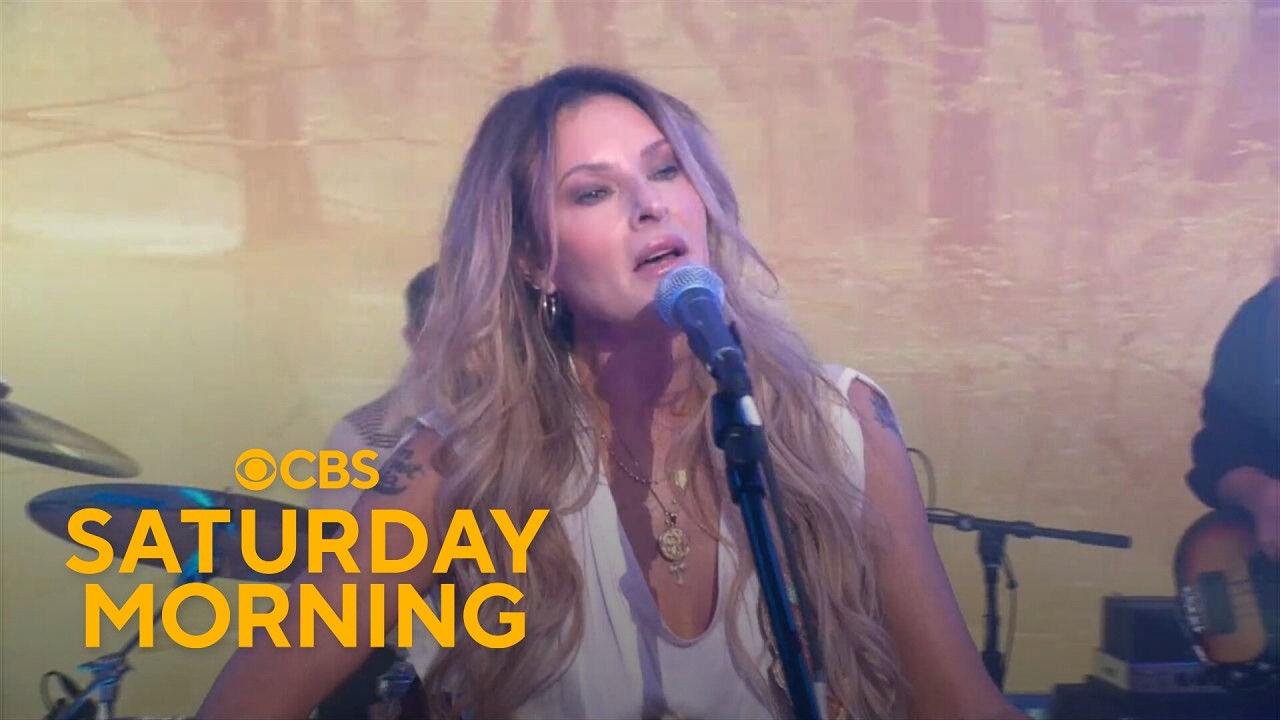 Saturday Sessions: Elizabeth Cook performs "Sunset Promenade"