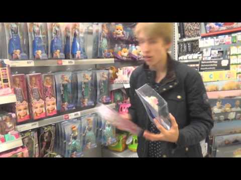 Eric visar sitt spartips inför julen