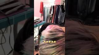 Nicky Jam se burla del pelo de J Balvin.