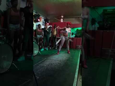 bev and zoey dancing to gobisiqolo by busiswa