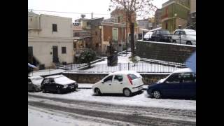preview picture of video 'Tributo alla natura: nevicata a Bronte - 9/12/2012 (HD)'