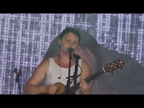 ACOUSTIC VIBRATION plays Amy MacDonalds - this is life