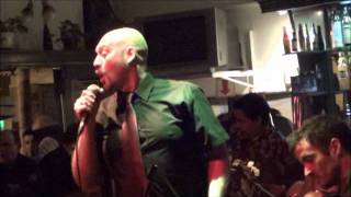 HERNAN CUCUZA CASTIELLO Y MOSCATO LUNA CON EL TANGO ALMA EN PENA EN EL BAR EL FARO