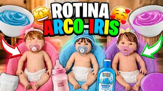 🌈 ROTINA DA MANHÃ ARCO-ÍRIS DOS BEBÊS REBORN DE SILICONE SÓLIDO 💙💜🩷 BANHO, PAPINHA E MASSAGEM!