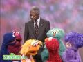 Sesame Street Kofi Annan Helps Monsters Sing The Alphabet Together