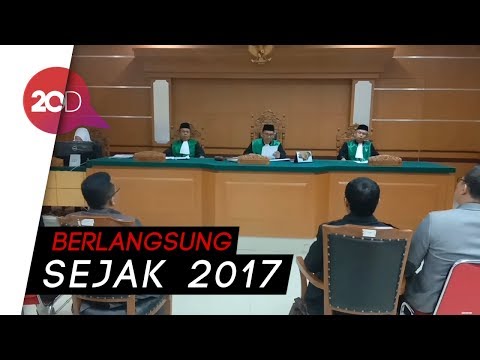 Apa Alasan Regina Gugat Cerai Charly Van Houten?