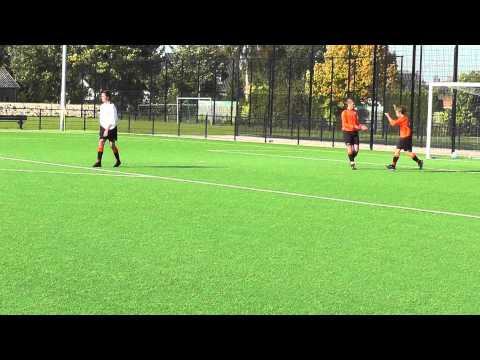 22 okt 2011 VV De Meern B1 - DOVO B1 vr 3-3 Doelpunt Sander, na gepareerd schot van Bjorn