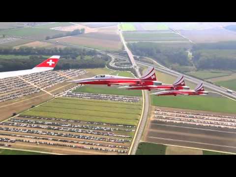 Swiss Airbus A330 and the Patrouille Suisse Flyby (HD)