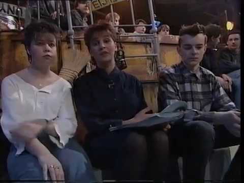 Stid 1988 gyda Nia Owens a'r Cyrff