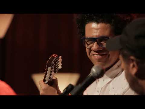 Por Acaso no Rival - João Bosco e Hamilton de Holanda: Canto de Ossanha