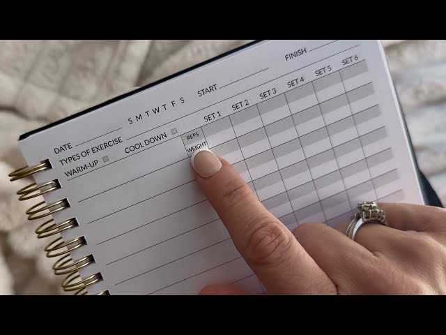 Vídeo relacionado con Workout Log Book: Weight Lifting Journal for Men and Women, Exercise Notebook and Fitness Logbook for Personal Training, Workout and fitness Tracker ... and Cardio Tracker / Diary ), Gym Planner