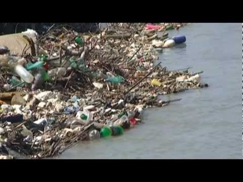 Podul de la Clatesti a fost distrus de raul Arges