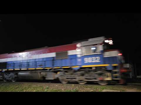 [8K] Tren cargado de NCA con la EMD GT-22CW 9032 pasando por Marcos Juárez!!!!!!