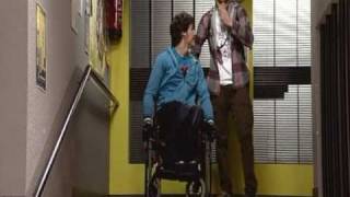 La chute de Jon dans les escaliers