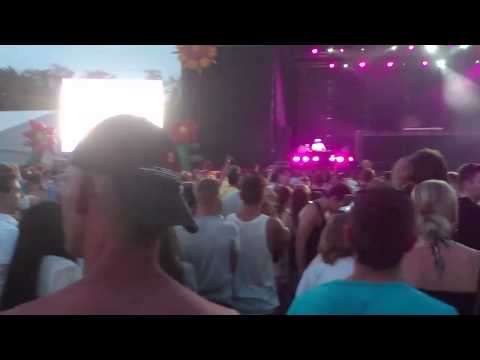 Jay Cassius plays "Good Feeling (Bingo Players Remix) "@ Motion Openair Dance Festival "main stage"