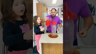 COMO COLOCAR SUCO NA GARRAFA #shorts