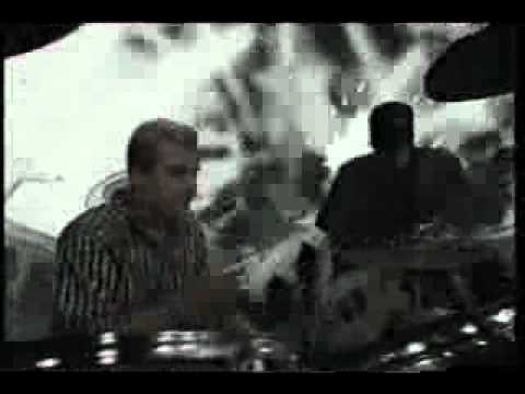 Helmet - Gigantor (synced version) online metal music video by HELMET