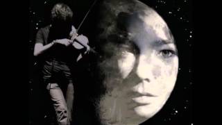 Bjork feat Yann Tiersen -  Moon at 7 PM