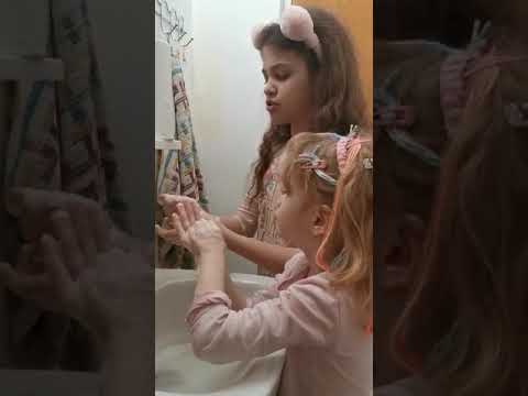 Roxana și „După 1 vine 2” - Ne spălăm pe mâini cântând!