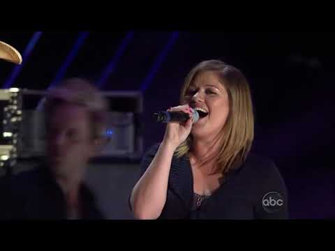 Kelly Clarkson, Jason Aldean   Don't You Wanna Stay Live on CMA Music Festival 2011 HD
