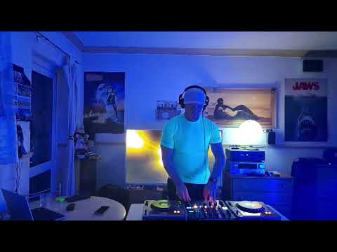 137 bpm Techno 2023 vol3 dj set By CROSSBEAT