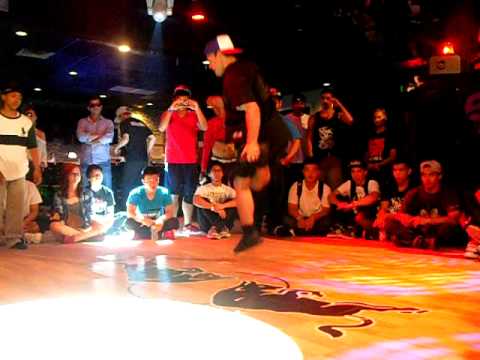 Gauntlet top 32 Divine vs Wiz.AVI