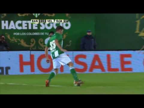 Aguerre la descolgó del ángulo. Banfield 0 - Vélez 0. Fecha 15. Primera División 2016