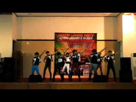 Girls' Generation - Galaxy Supernova, Dancing Queen dance cover by Boys' Generation