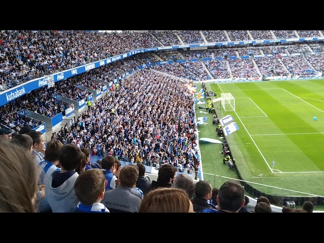 Vídeo relacionado con ATHLETIC CLUB BILBAO Llavero Oficial Piel Negro con Banda Roja y Letras
