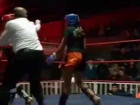 Pelea de mujeres en Kick Boxing