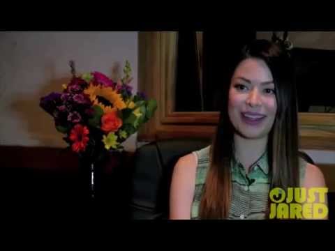 Miranda Cosgrove & Drake Bell  hablando sobre "A Mouse Tale"