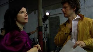 Behind the scene of Declare Independence  - Björk - Michel Gondry