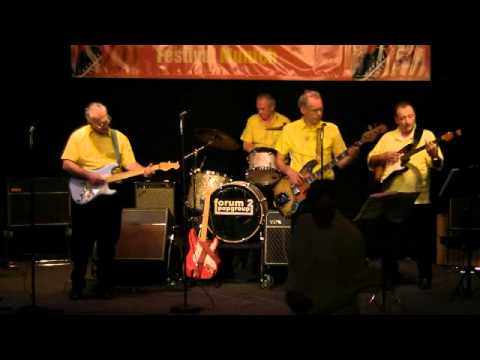 The Shadows Tribute Band Atlantis play CHATTANOOGA CHOO CHOO