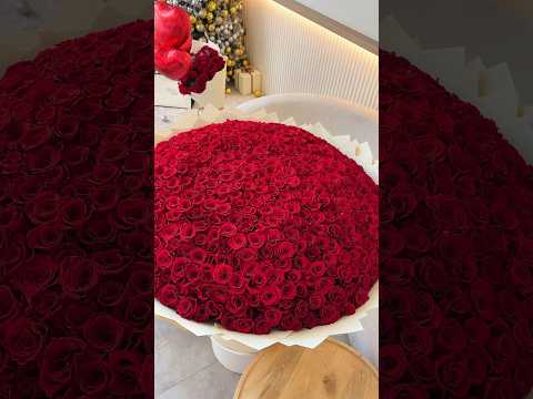 An unapologetic display of love ❤️ Luxury roses delivered in Dubai & Abu Dhabi #flowersae