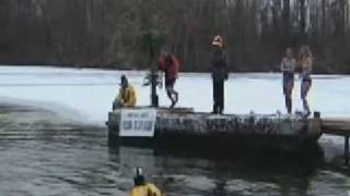 preview picture of video 'Portage Lakes Polar Bear Jump 2009'
