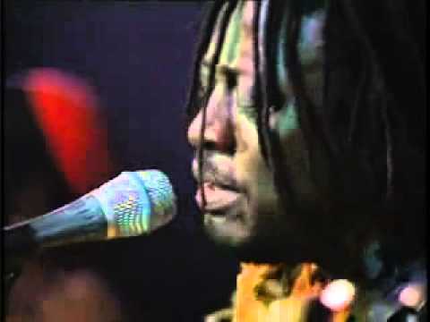 Habib Koité - Five Great Guitars (9/11/2011 Stadsschouwburg Velsen)