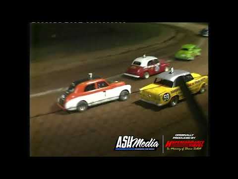 Nostalgia Sedans: A-Main - Maryborough Speedway - 29.12.2006
