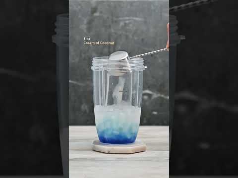 🌺 Blue Hawaii 💙#cocktailrecipe #cheers #malibu  #bluehawaii #pineapple #freshdrink