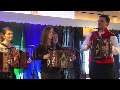 Småraderana - Vals Etter Sjur Helgeland   (Fra minnestunden for Sondre Seilen)