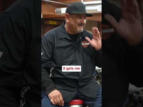 Jesse highlights the impressive features of the new Soundstream SI's GPS system. #harleydavidson