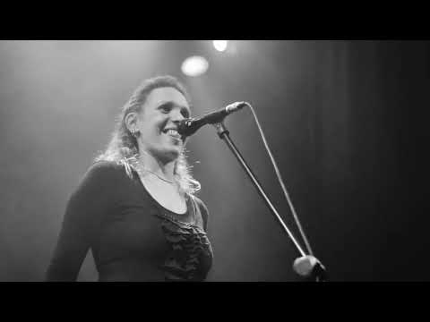 Ana Patané con Noelia Sinkunas - "Tú eres su seguridad" (Hermética) en vivo en el Caff.