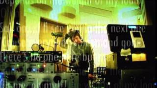 Noel Gallagher&#39;s High Flying Birds - (Stranded on) The wrong beach [With Lyrics]