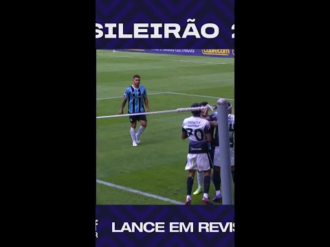 CLIMA QUENTE🔥  MEMPHIS SE ENROSCA COM VILLASANTI | GRÊMIO X CORINTHIANS | #shorts | ge.globo